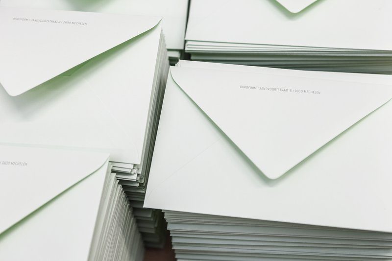 Gepersonaliseerde groene enveloppen, digitaal gedrukt van palmpapier.be bij Buroform